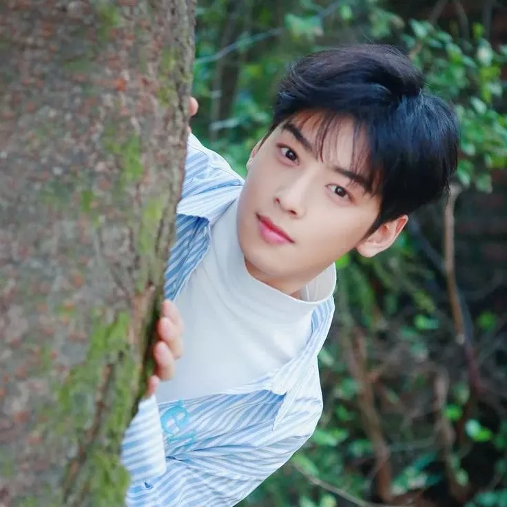 Latest photo of Cha Eunwoo