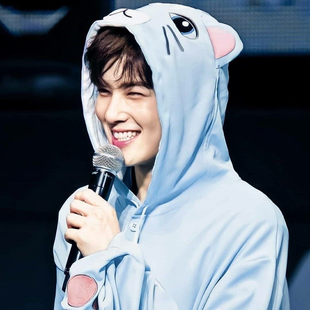 A moment captured by a fan of Cha Eunwoo