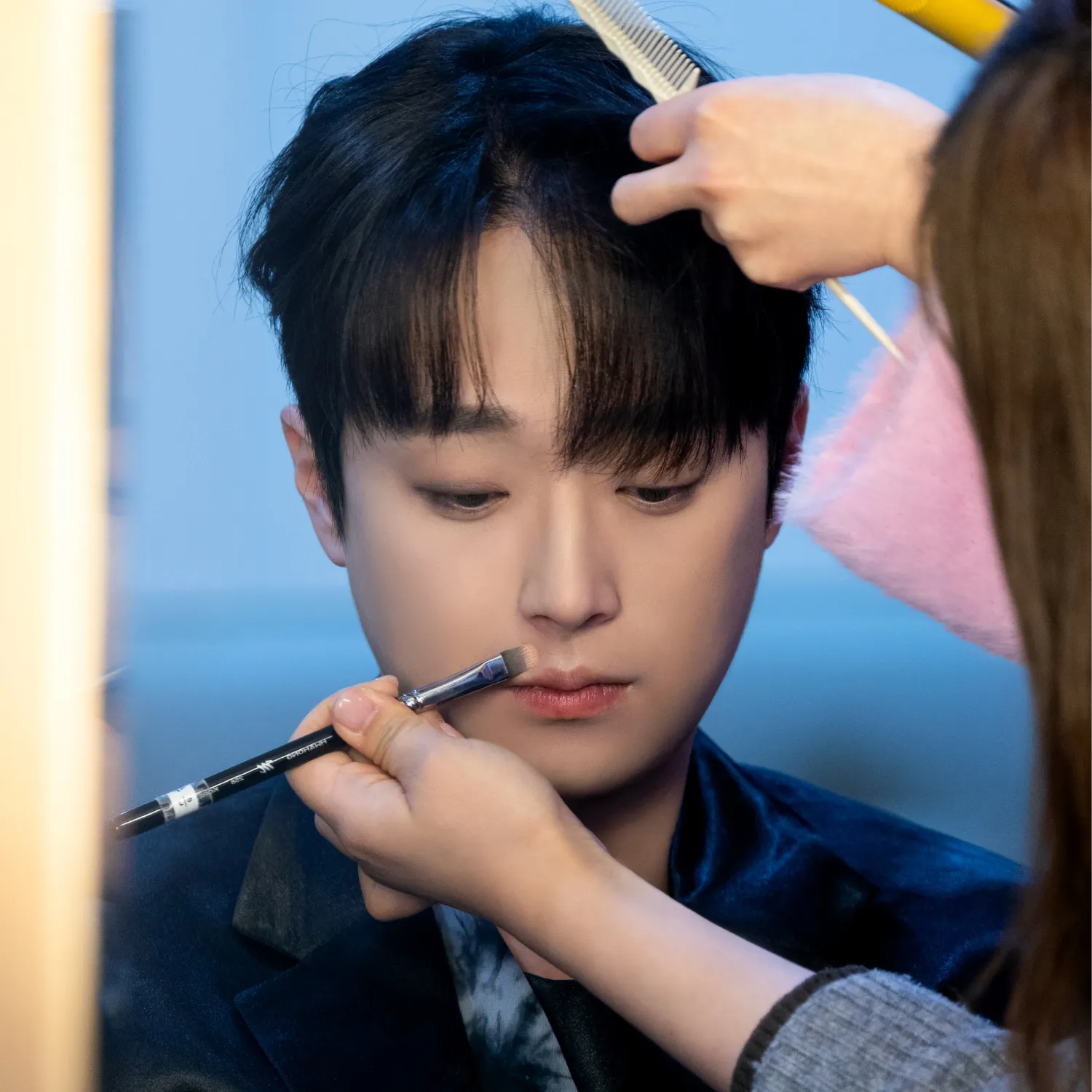 粉丝拍下的李灿元瞬间