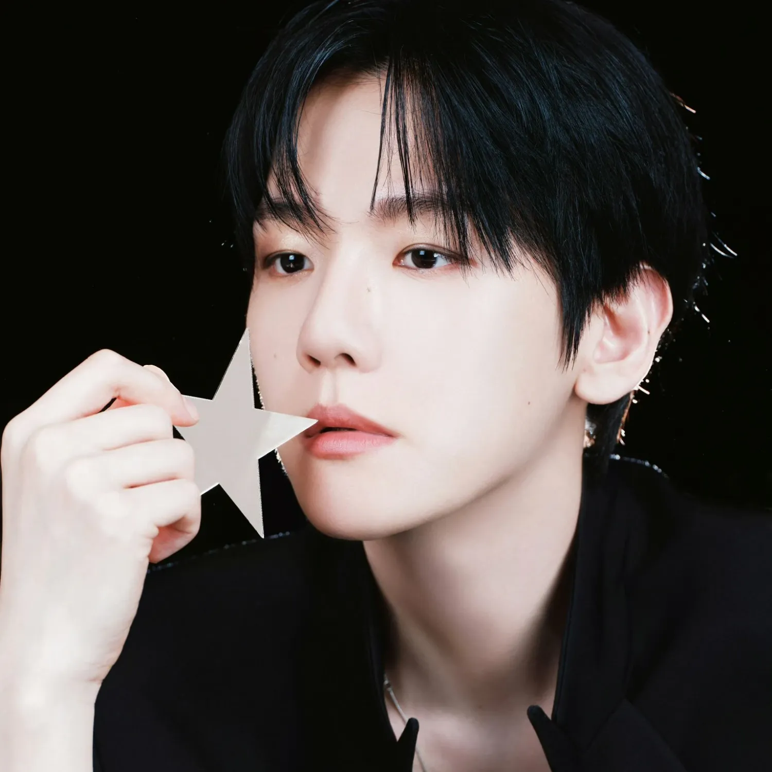 Behind-the-scenes cut of Baekhyun