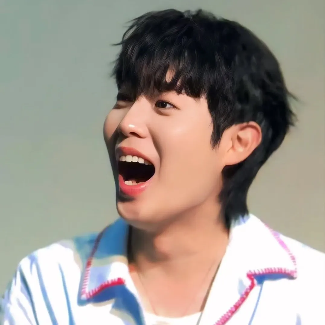 A moment captured by a fan of Son Taejin