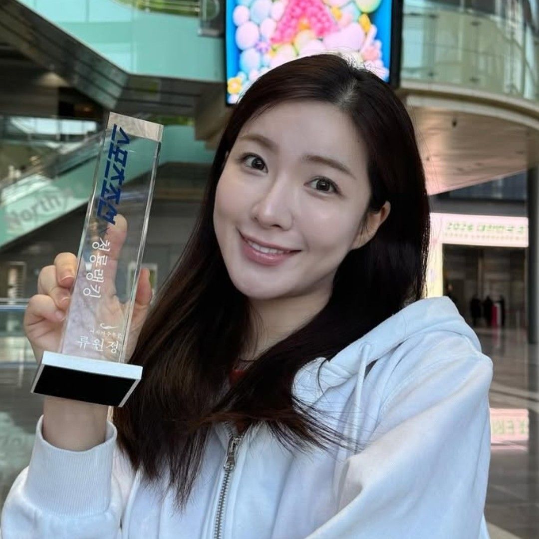 Behind-the-scenes cut of Ryu Wonjung