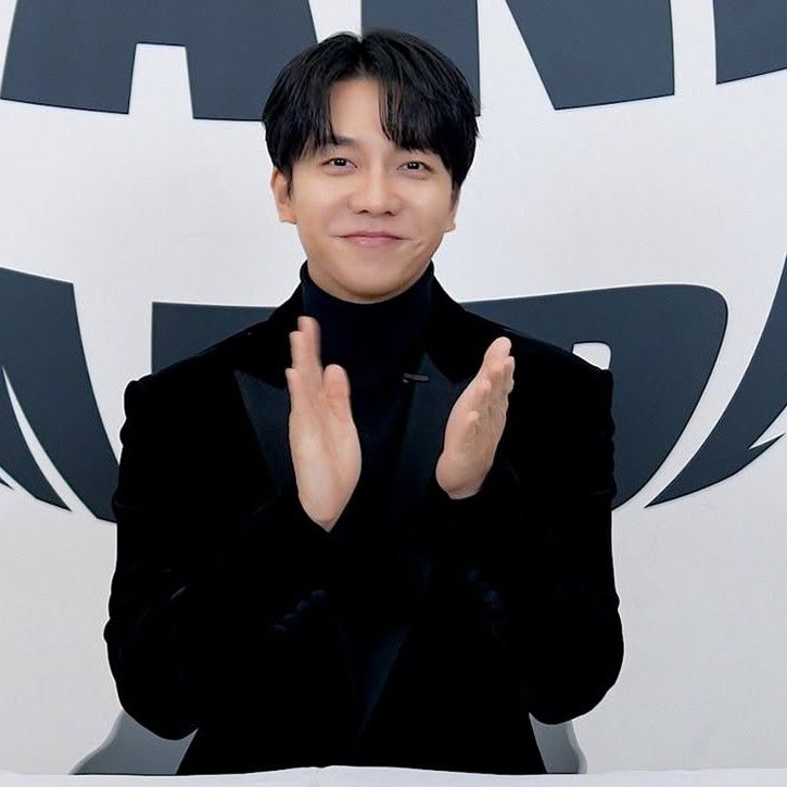 Recent activity shot of Lee Seunggi