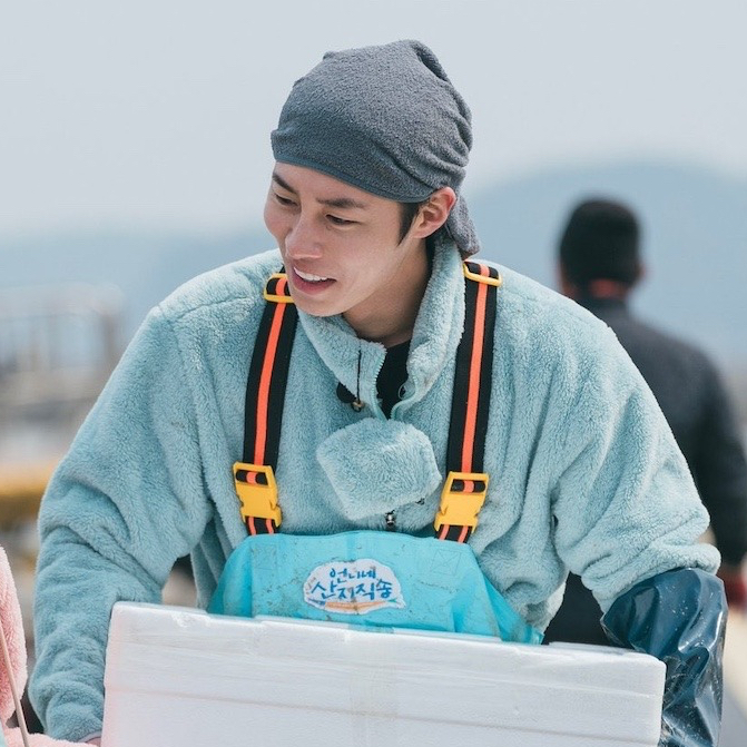 A moment captured by a fan of Lee Jaewook