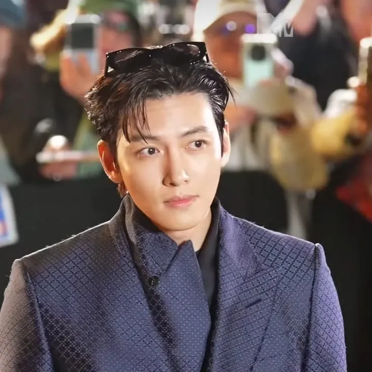 Behind-the-scenes cut of Ji Changwook