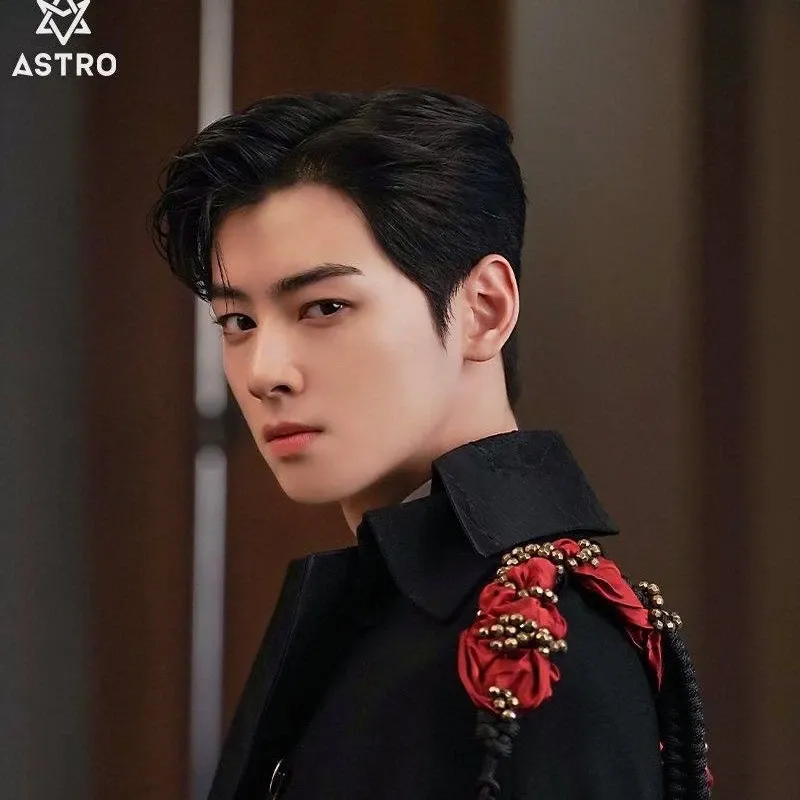 Latest photo of Cha Eunwoo