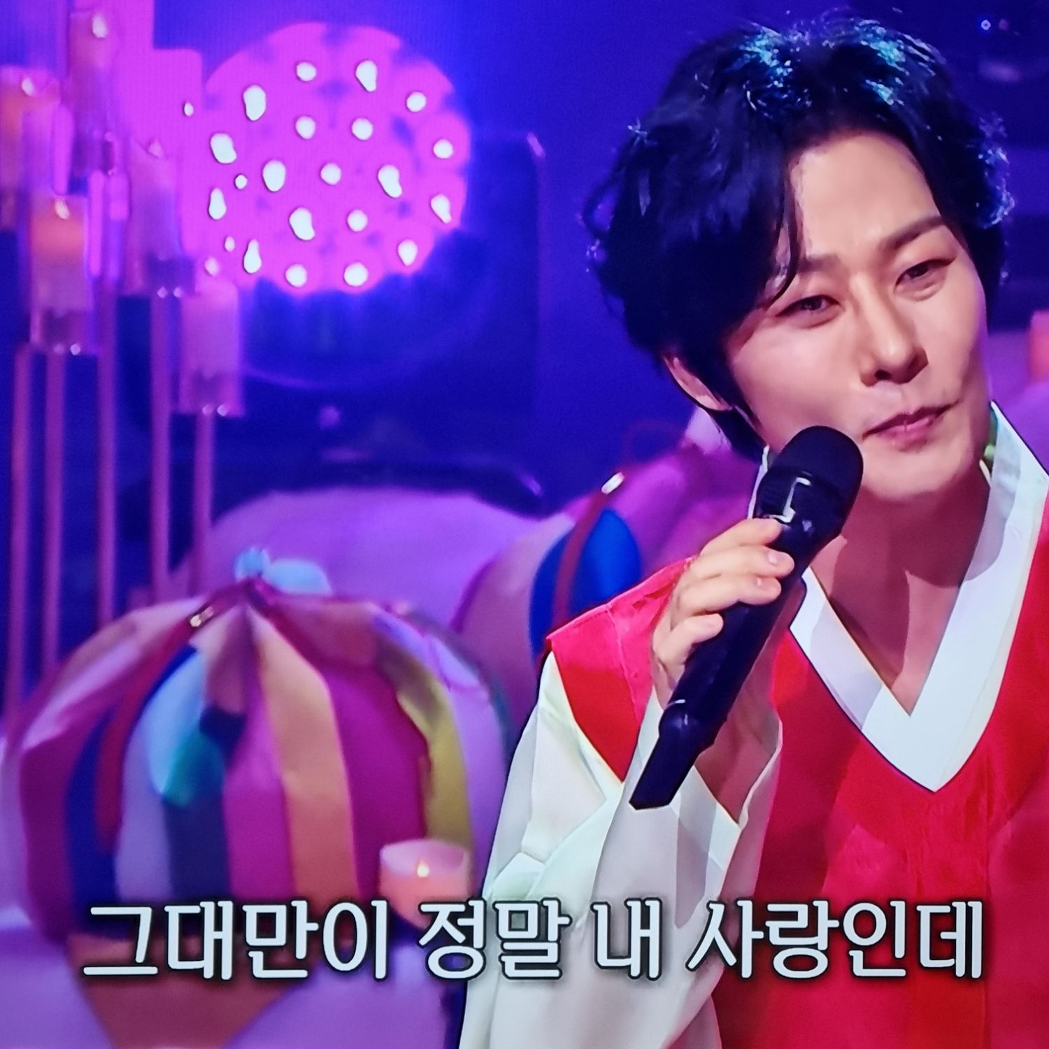 Behind-the-scenes cut of Kang Moonkyung