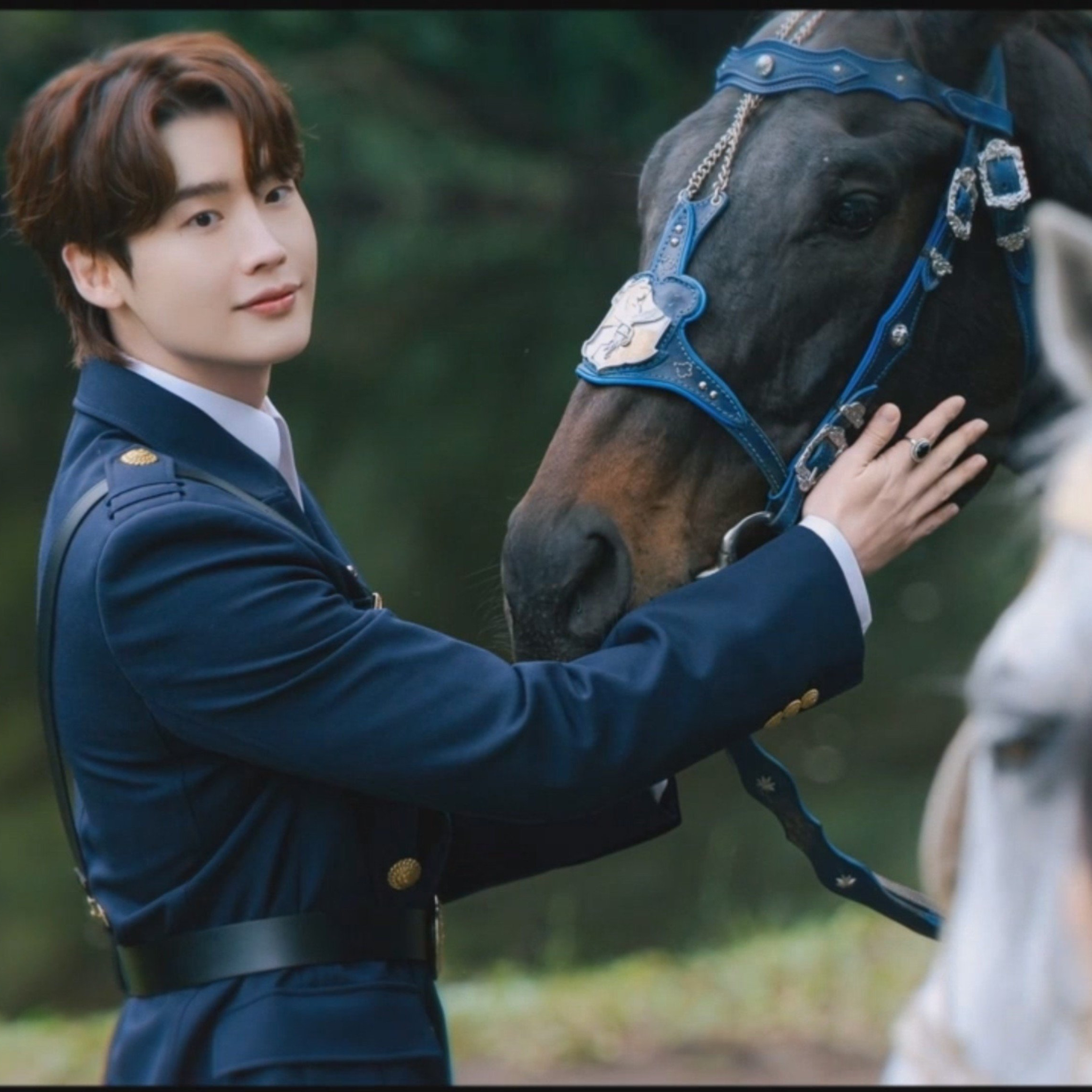Behind-the-scenes cut of Lee Jongsuk