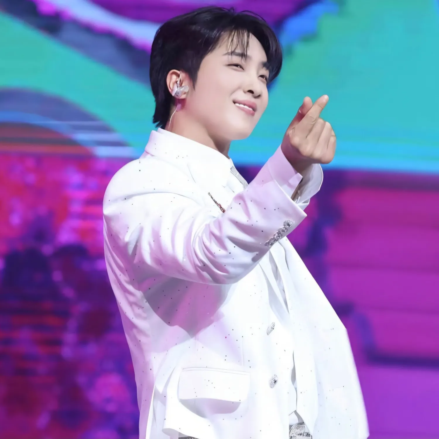 A moment captured by a fan of Hwang Yunsung