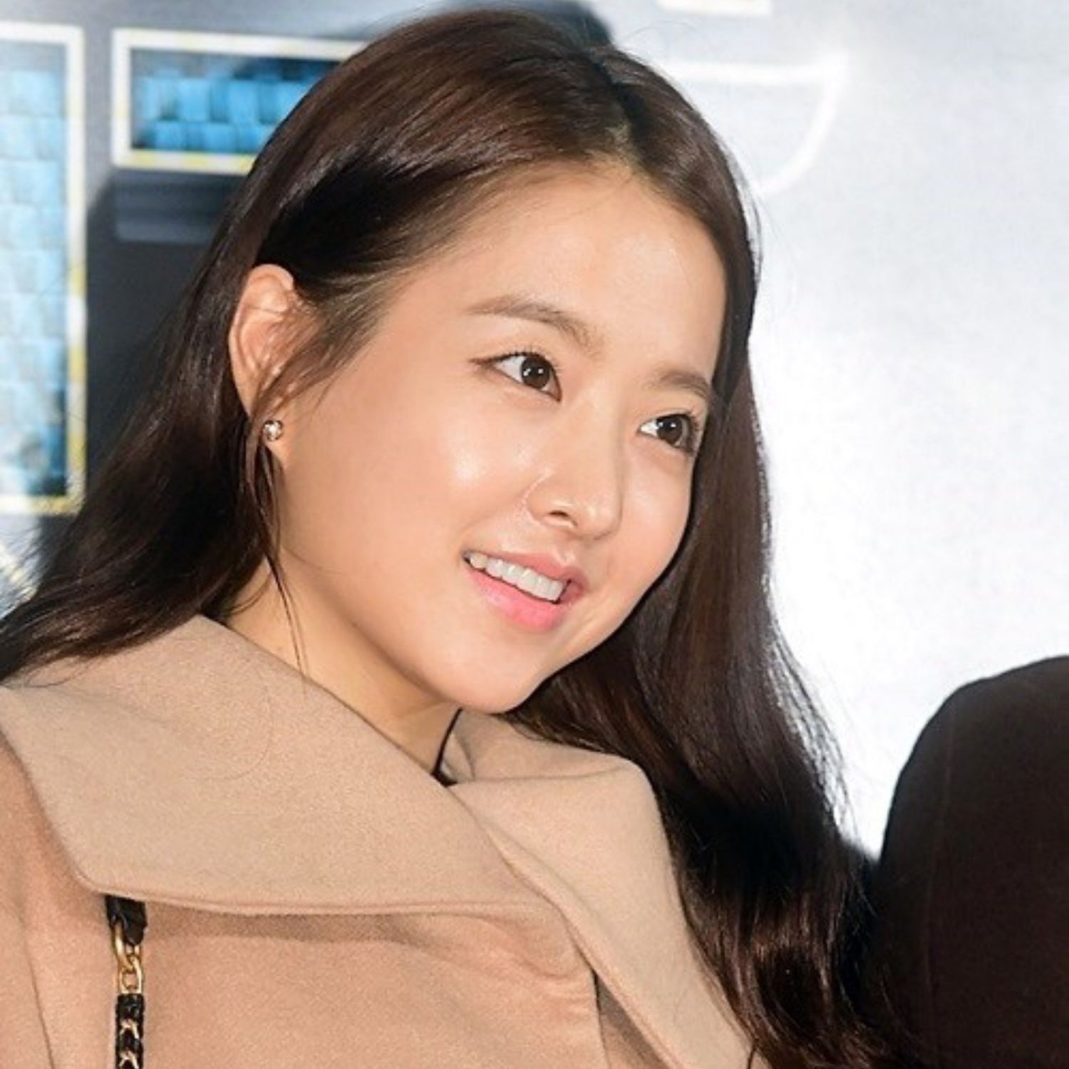 Behind-the-scenes cut of Park Boyoung