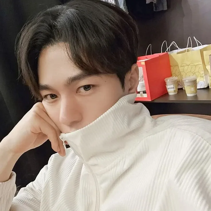 Recent activity shot of Kim Myungsoo (L)