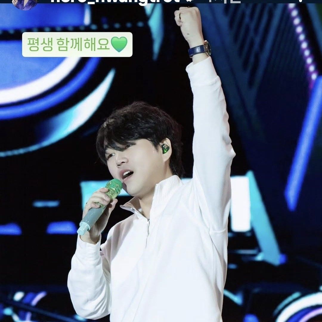 Momen yang diabadikan oleh penggemar Hwang Youngwoong