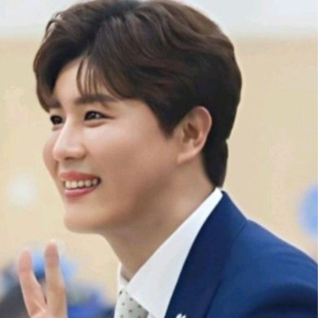 チン・ヘソンの最近の活動ショット