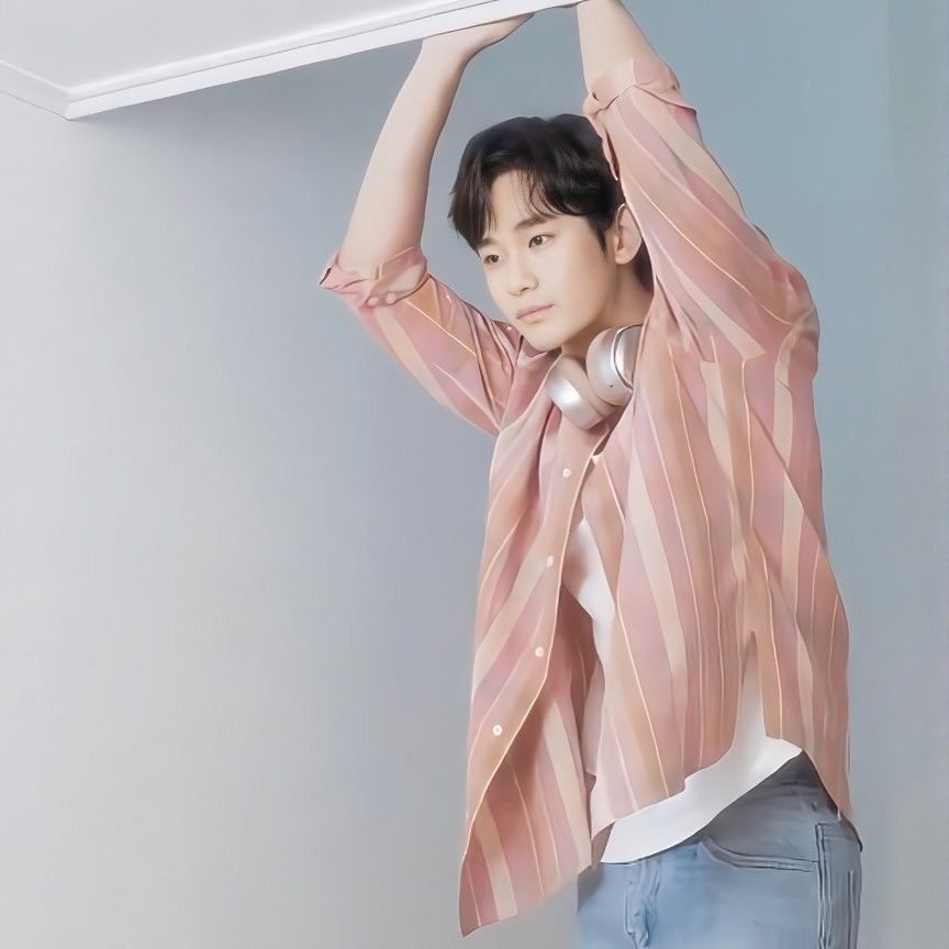 Behind-the-scenes cut of Kim Soohyun