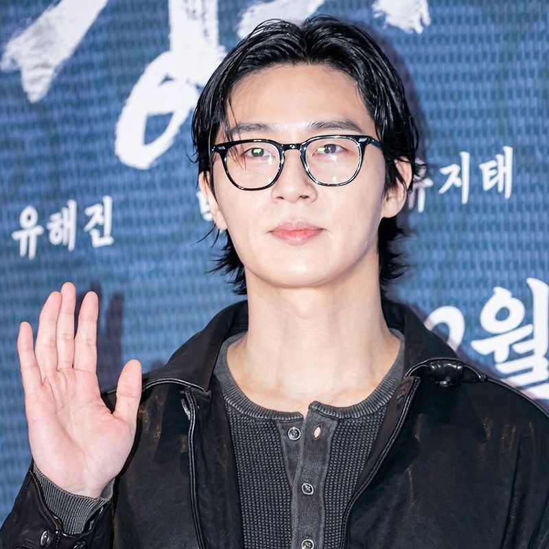 A moment captured by a fan of Park Seojoon