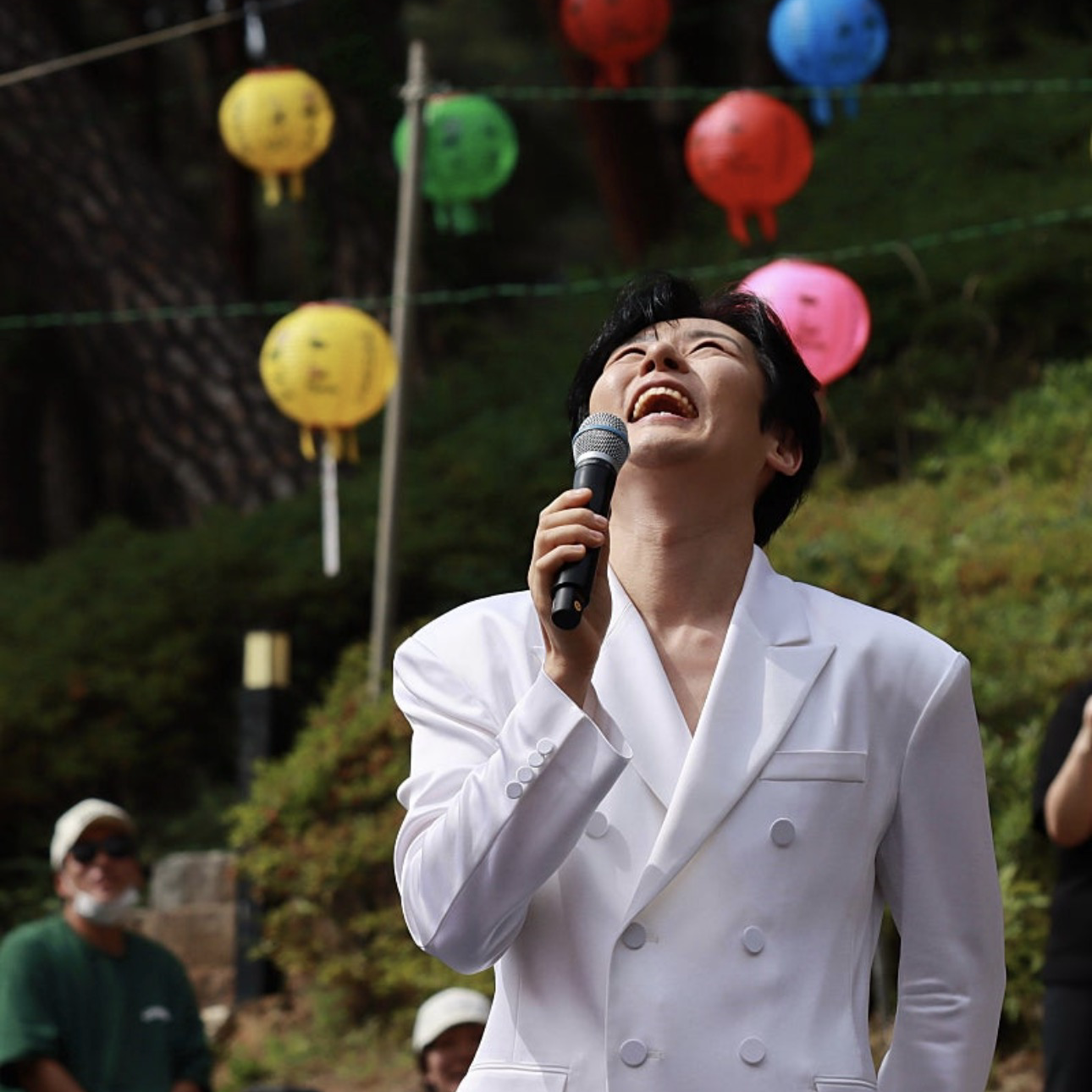 A moment captured by a fan of Kang Moonkyung