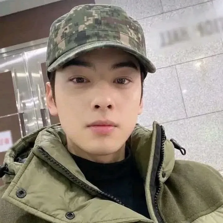 Recent activity shot of Cha Eunwoo