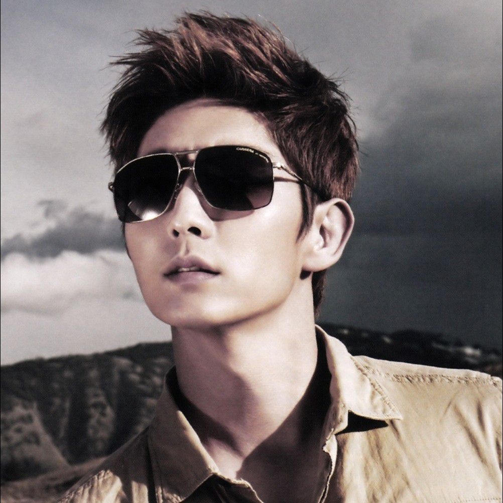 A moment captured by a fan of Lee Joongi