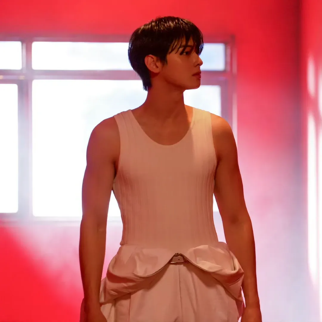 Recent activity shot of Cha Eunwoo