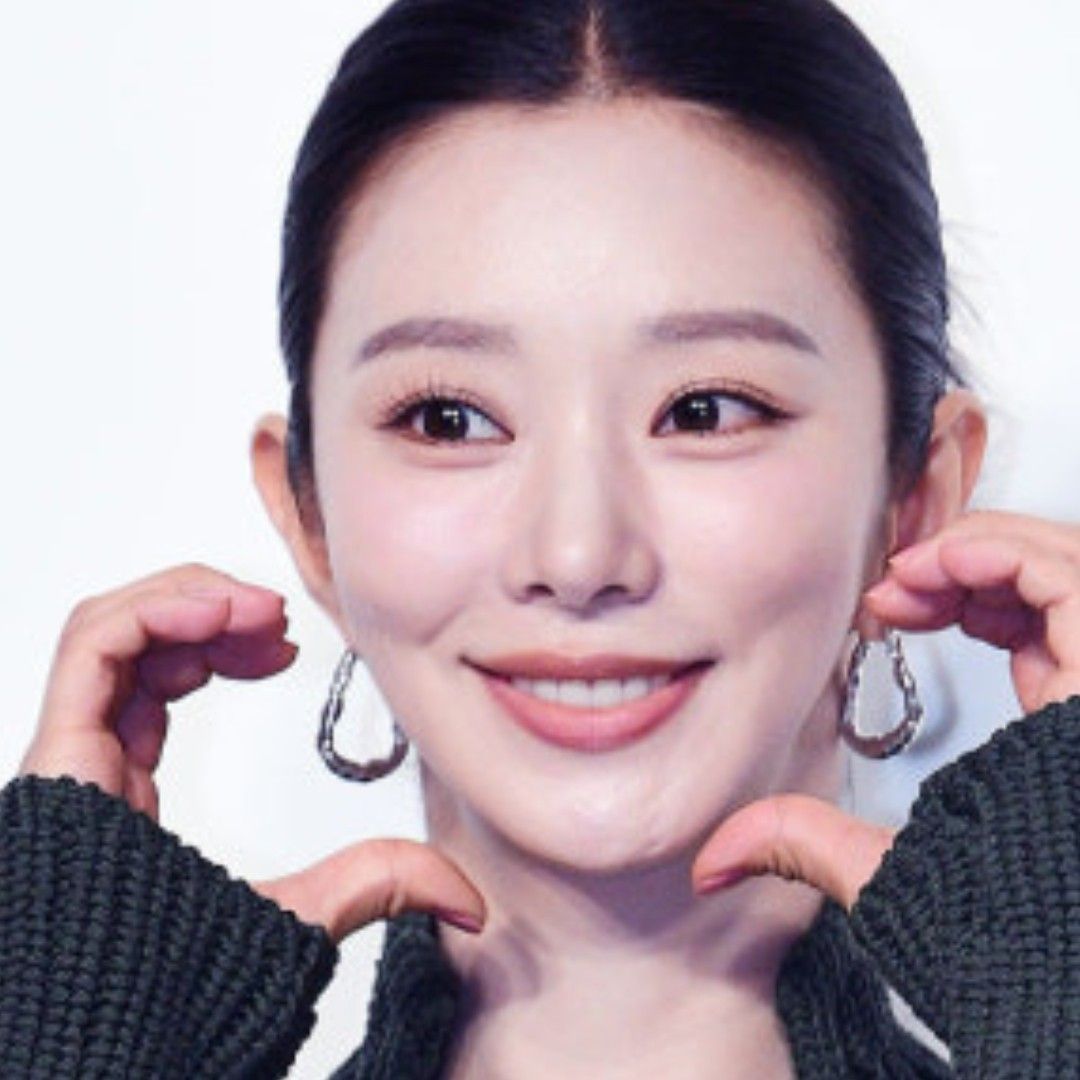 A moment captured by a fan of Lee Joobeen