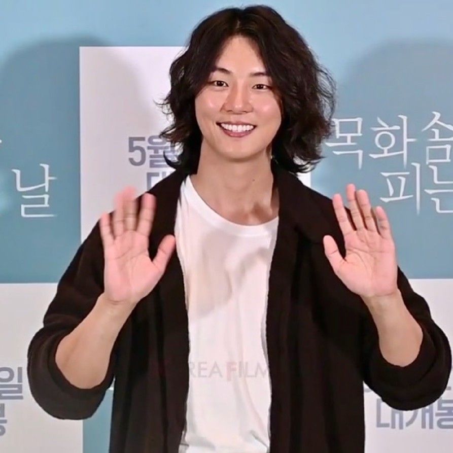 Recent activity shot of Yoon Shiyoon