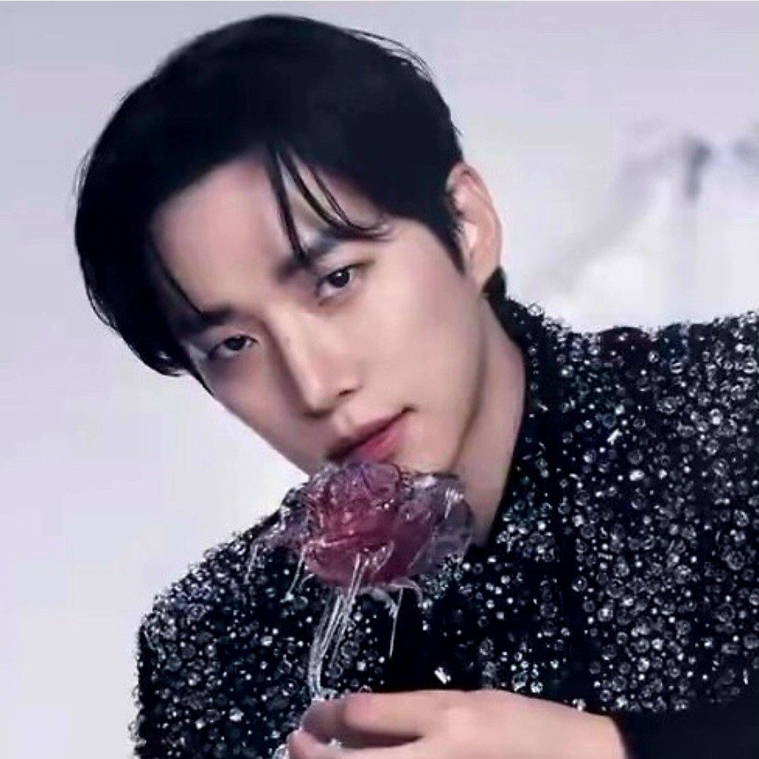 イ・ジュノの最近の活動ショット