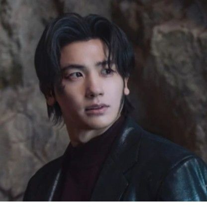 Behind-the-scenes cut of Park Hyungsik