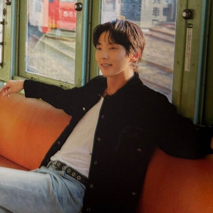 A moment captured by a fan of Lee Joongi