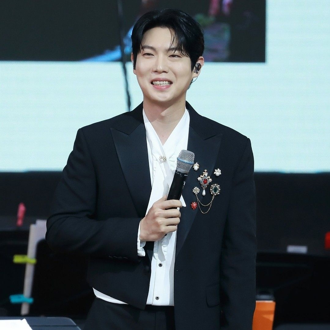 A moment captured by a fan of Son Taejin