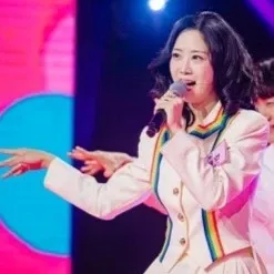 A moment captured by a fan of Kang Hyeyeon