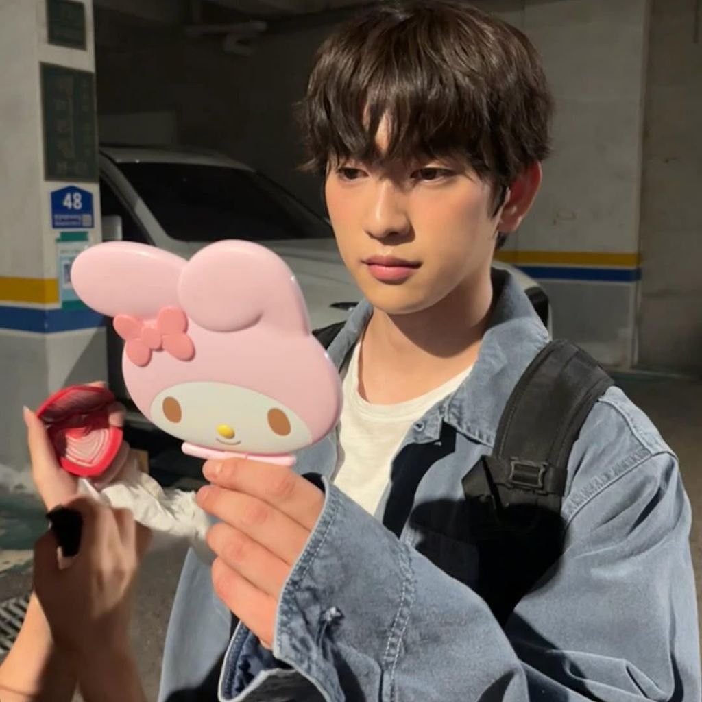 Cuplikan di balik layar dari Park Jinyoung