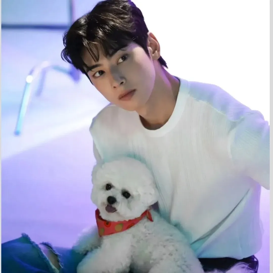 Behind-the-scenes cut of Cha Eunwoo