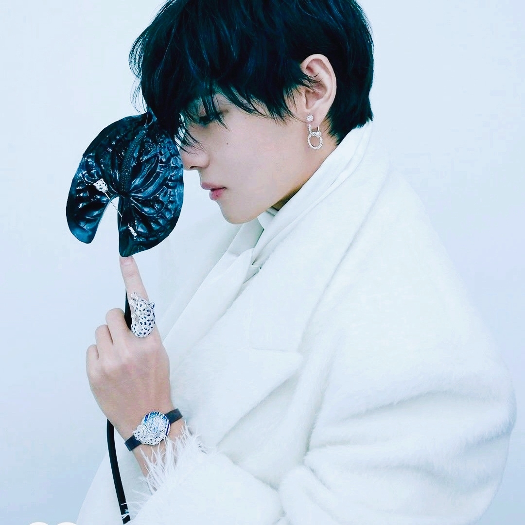 Latest photo of Kim Taehyung (V)