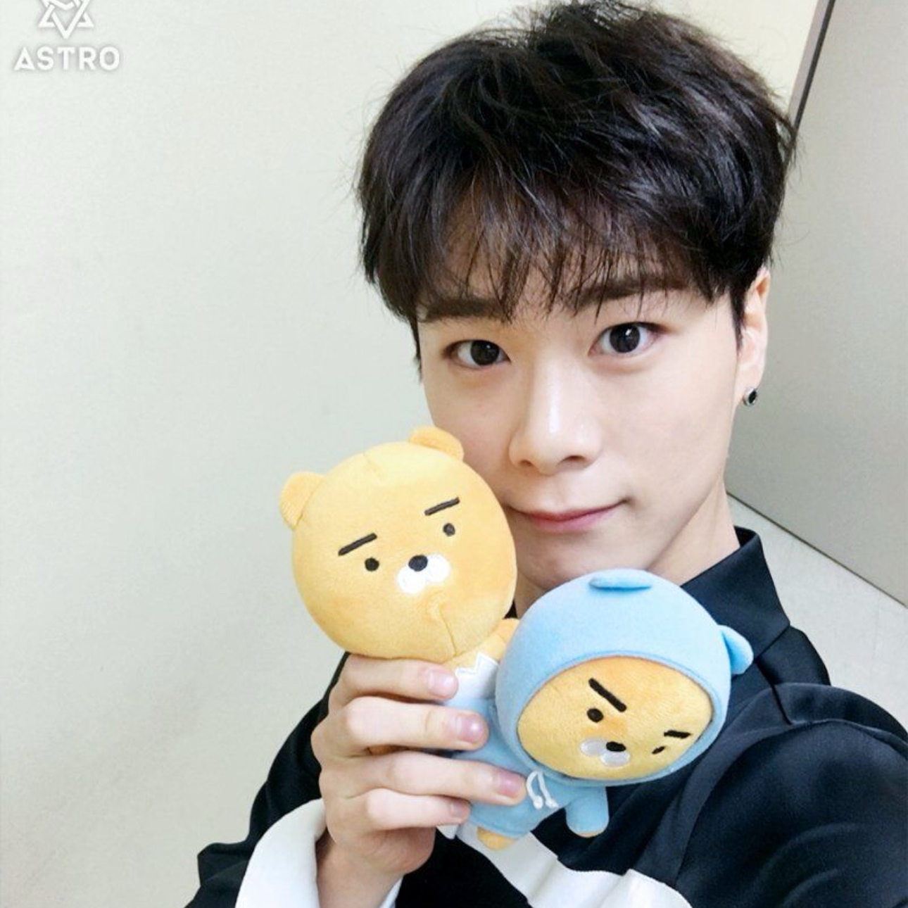 Recent activity shot of Cha Eunwoo