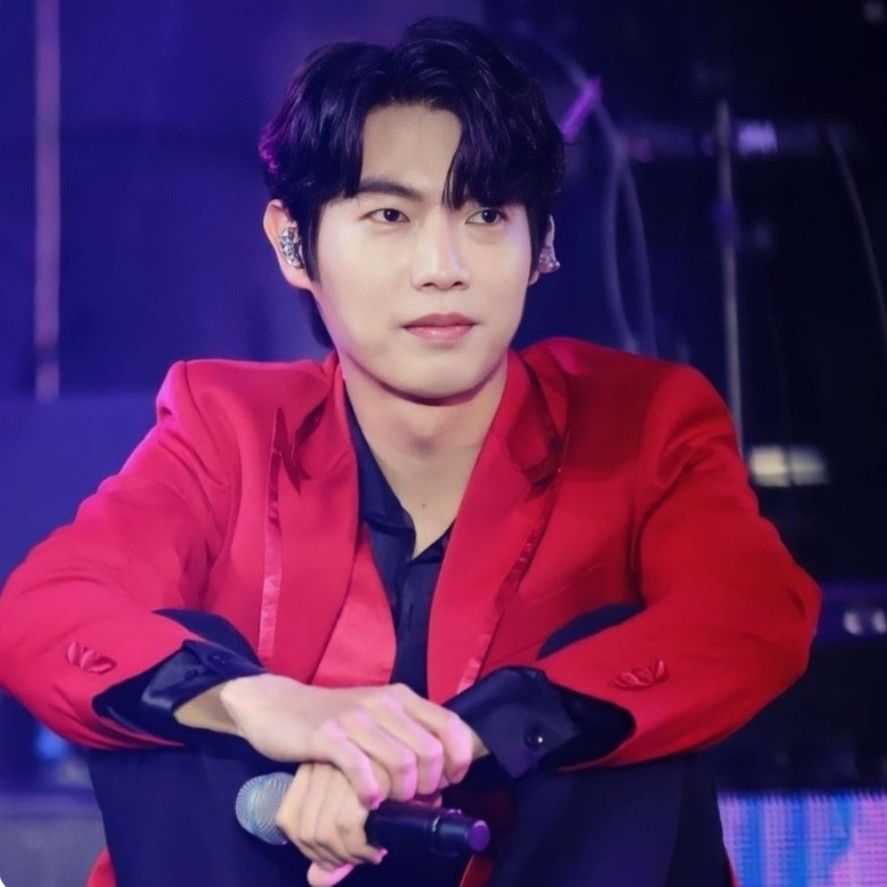 A moment captured by a fan of Son Taejin