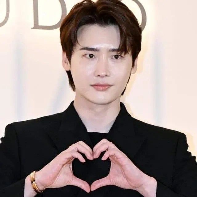 Behind-the-scenes cut of Lee Jongsuk
