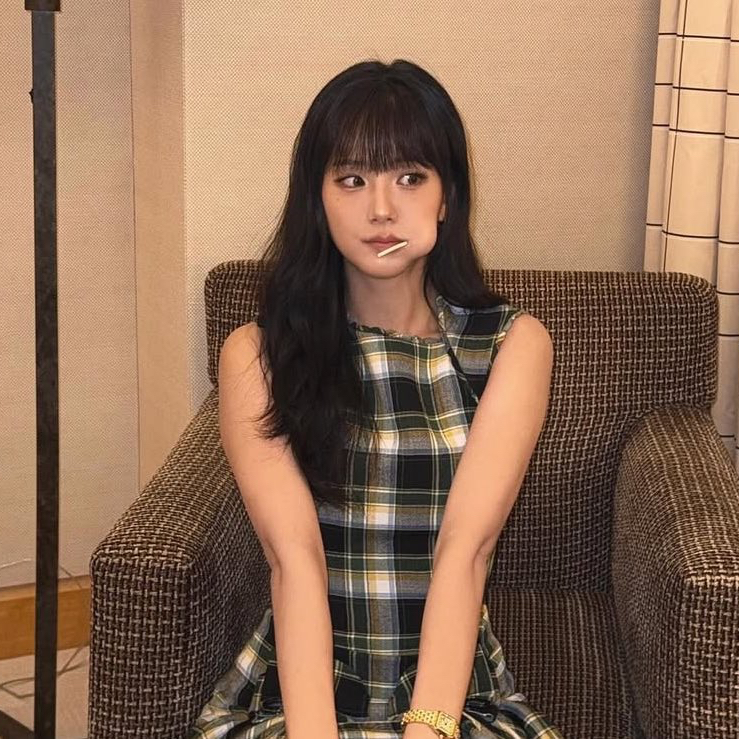 Latest photo of Jisoo (1995)