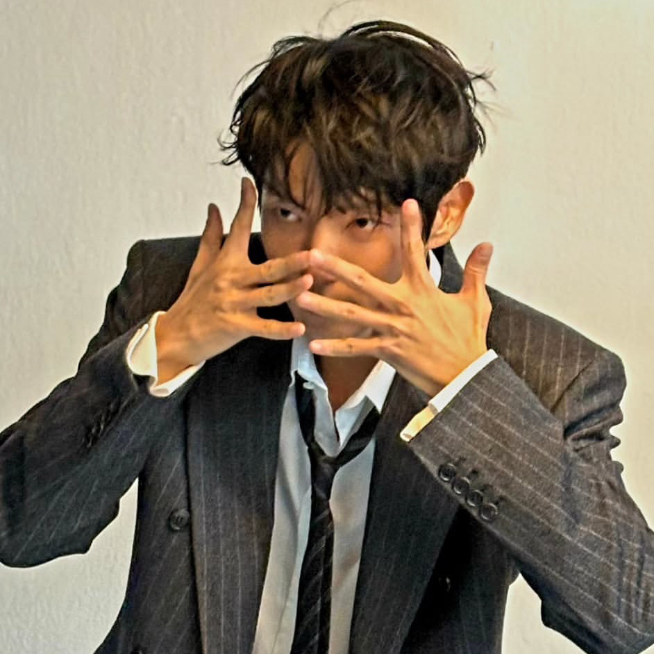 Behind-the-scenes cut of Lee Joongi