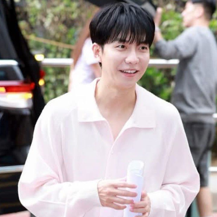 Foto terbaru dari Lee Seunggi