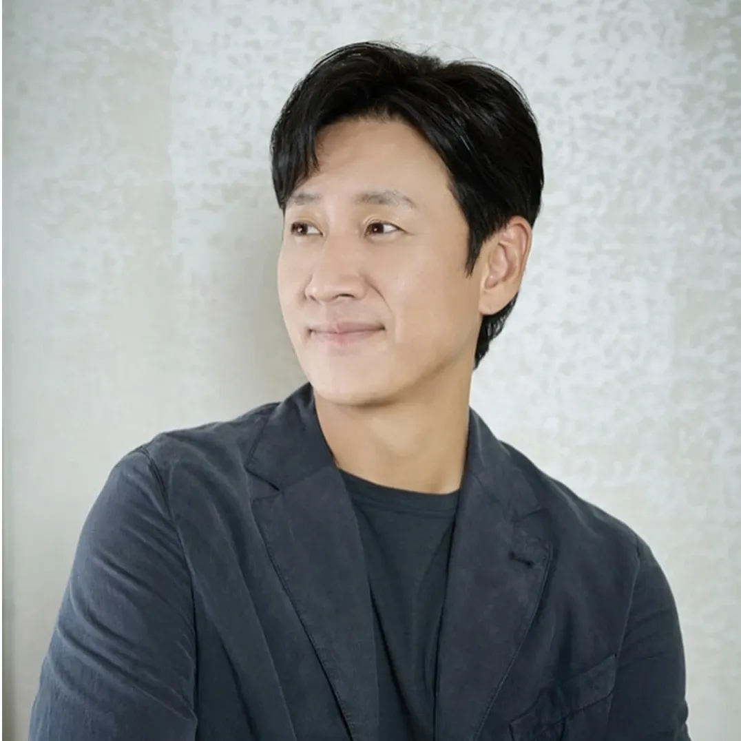 Recent activity shot of Lee Sunkyun