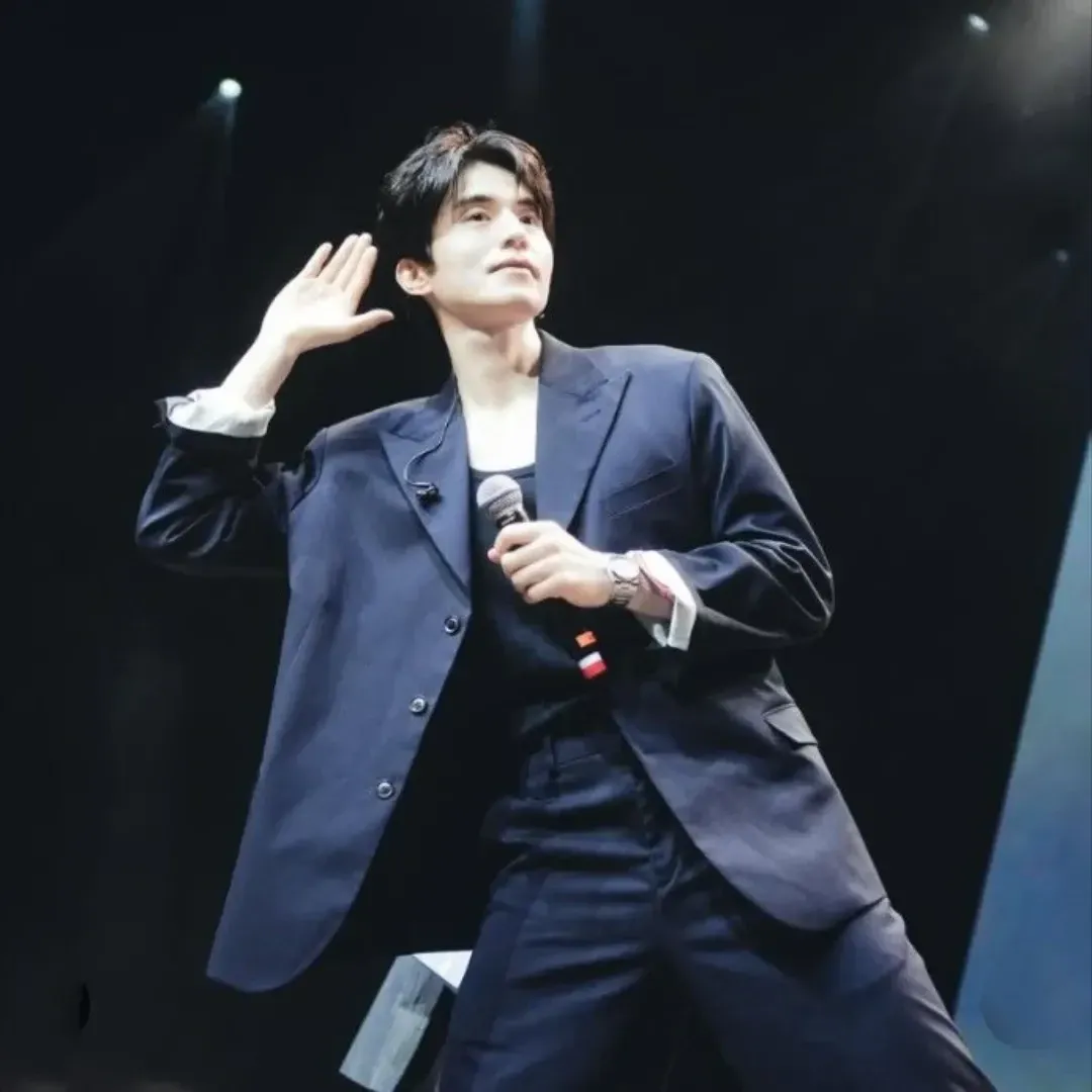 Behind-the-scenes cut of Lee Dongwook