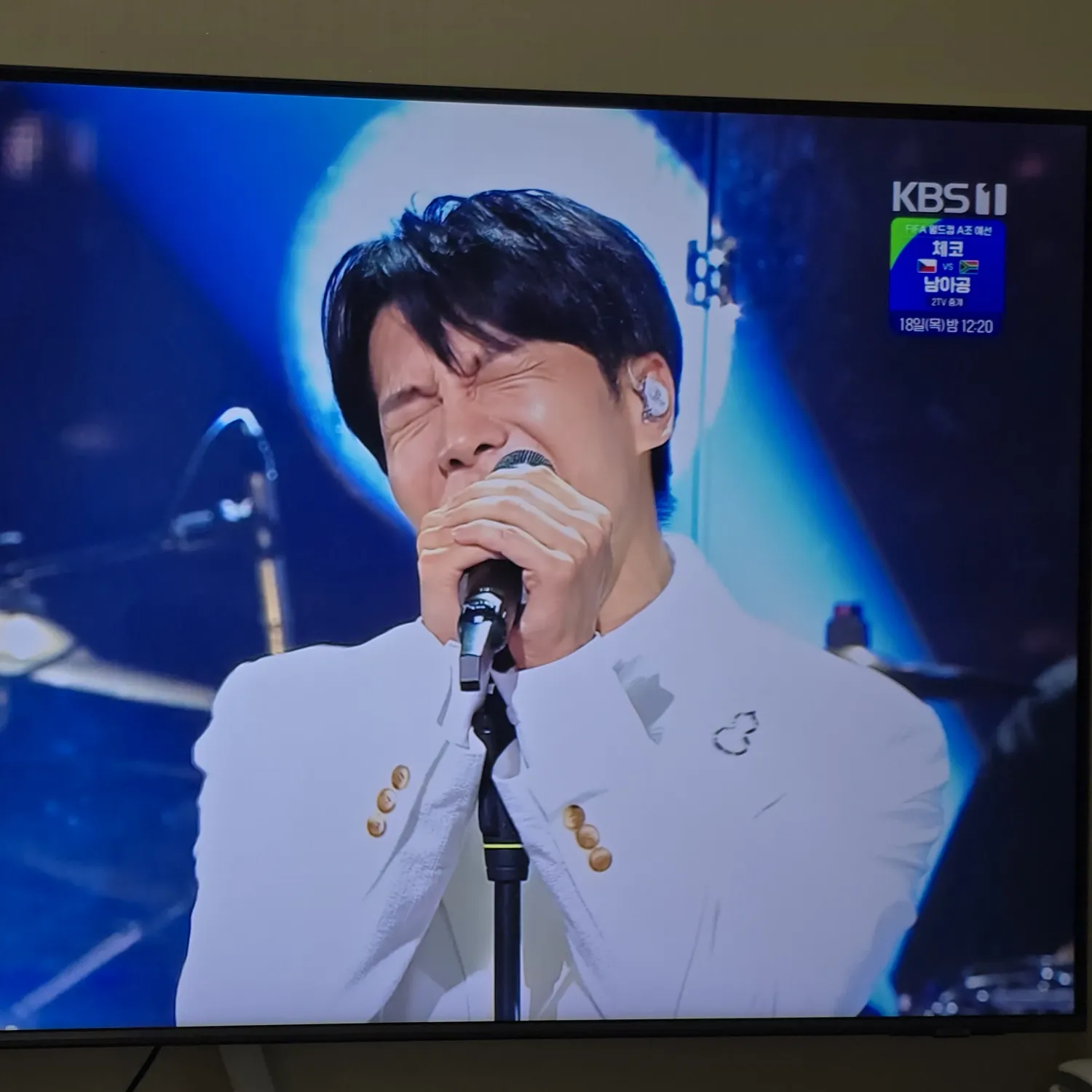 Behind-the-scenes cut of Lee Seunggi