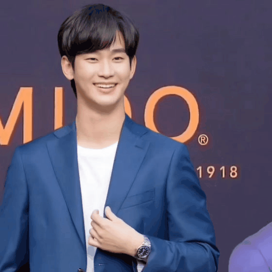 粉絲拍下的金秀賢瞬間