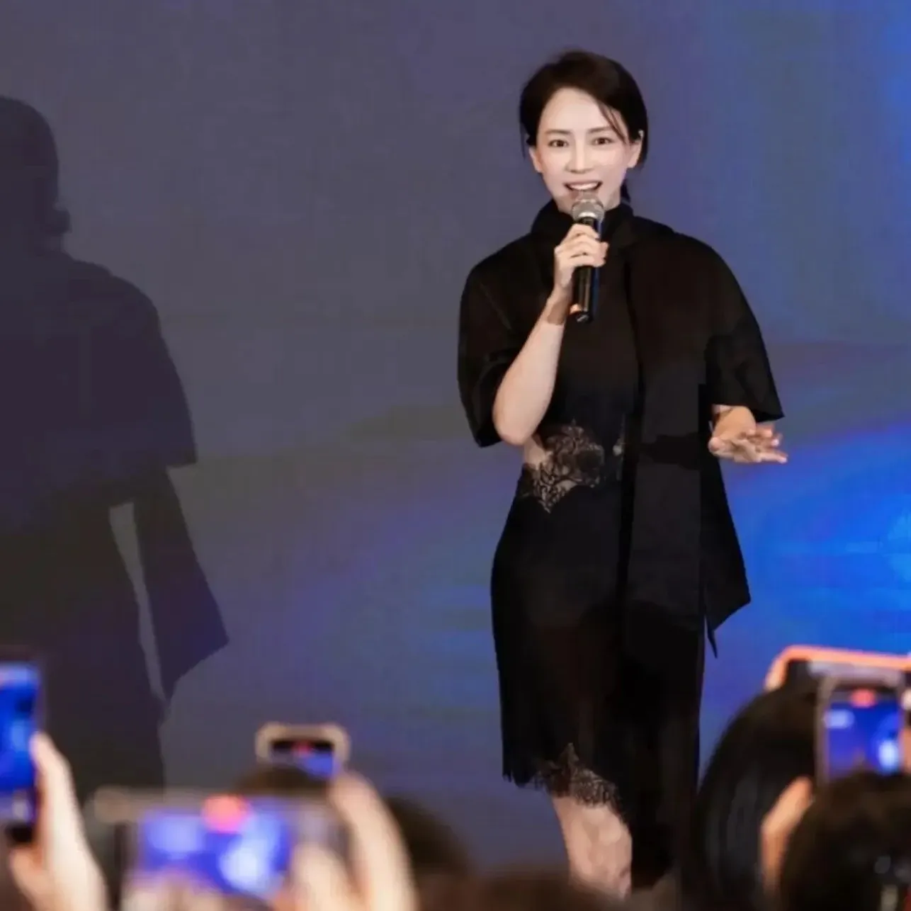 Cuplikan di balik layar dari Song Jihyo