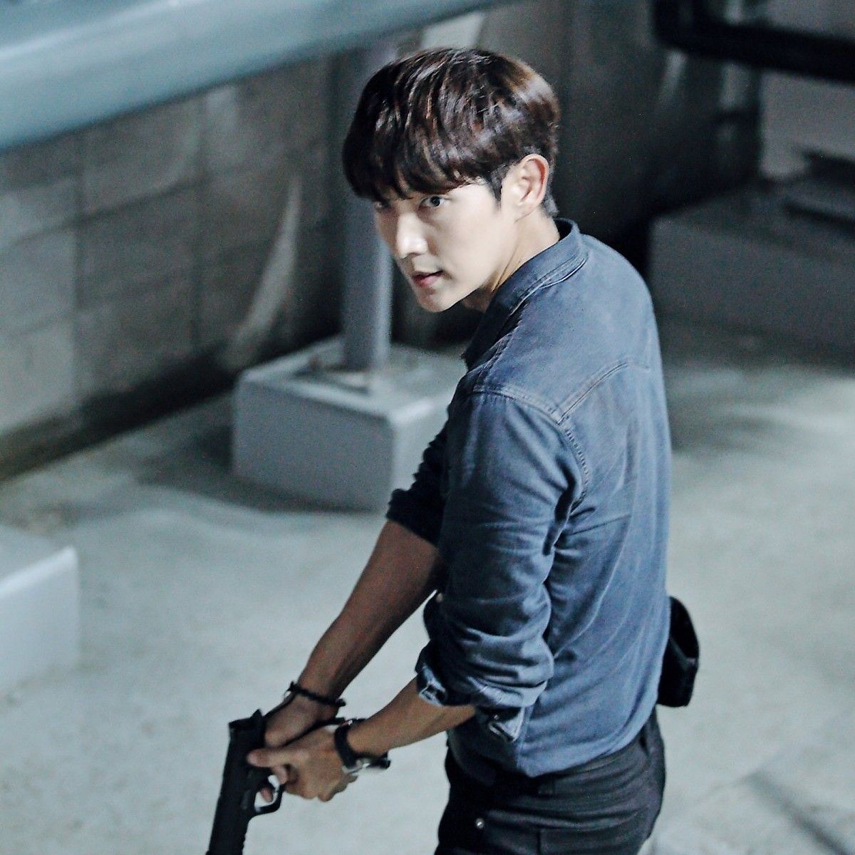 Behind-the-scenes cut of Lee Joongi