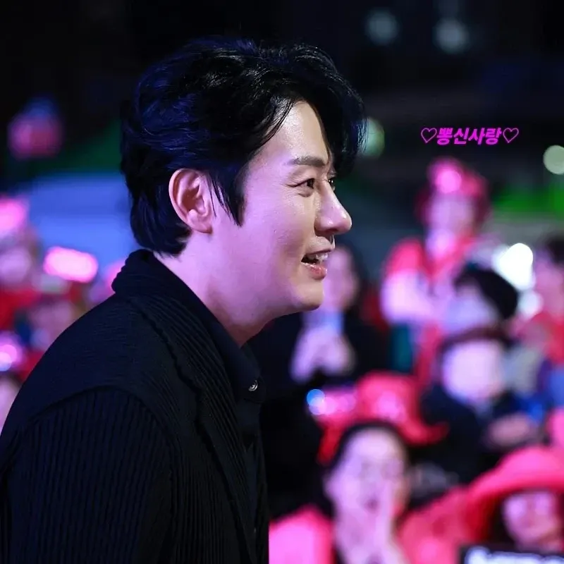 A moment captured by a fan of Kang Moonkyung