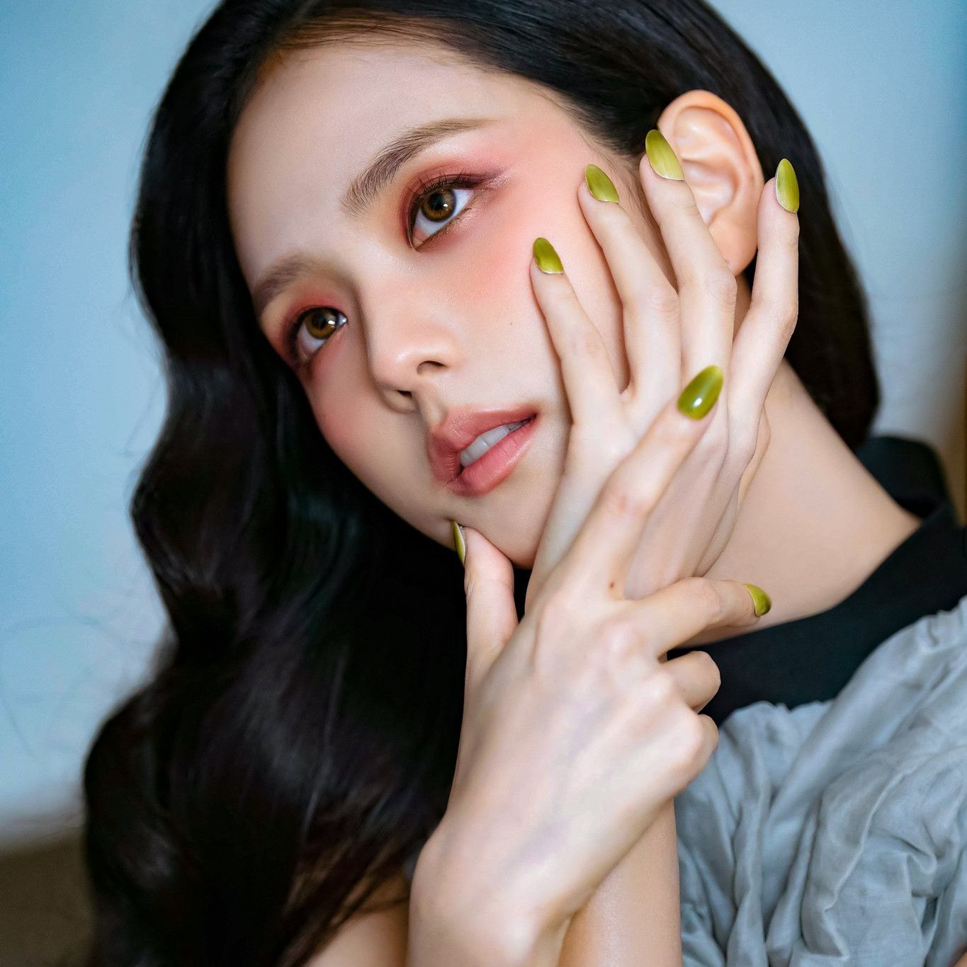 Behind-the-scenes cut of Jisoo (1995)