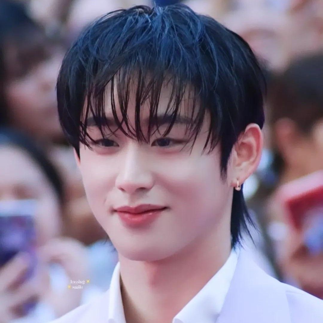 A moment captured by a fan of Est Supha Sangaworawong