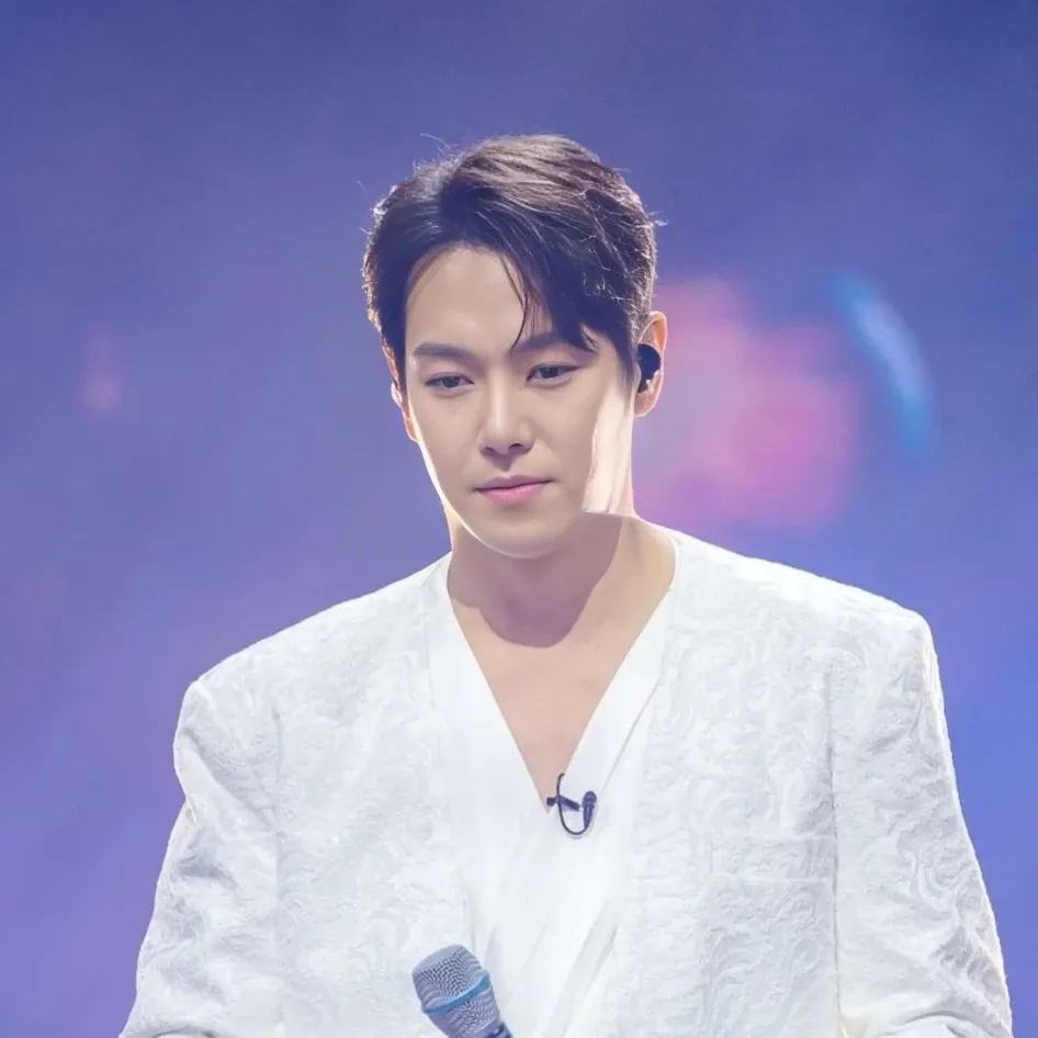 Behind-the-scenes cut of Hwanhee