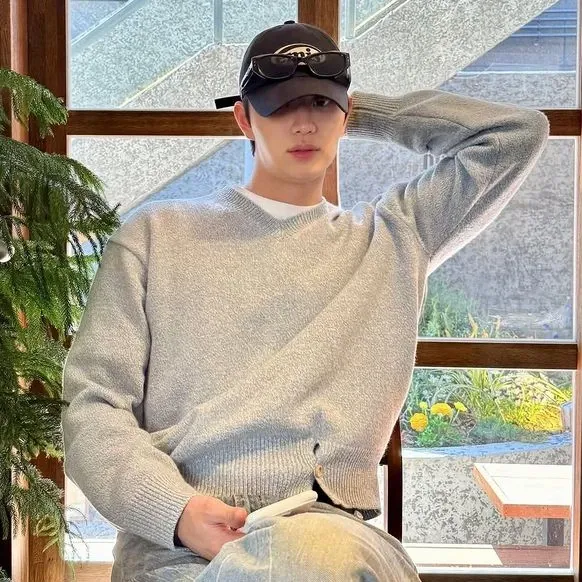 Behind-the-scenes cut of Kim Jaewon